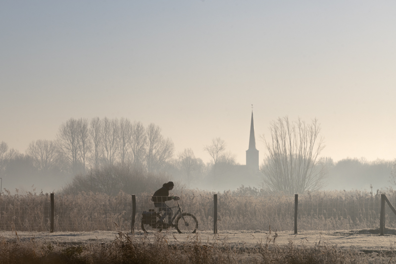 Foto van fietser Hollands landschap Alkmaar Oudorp
