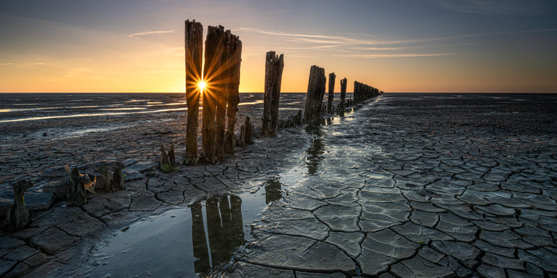 Foto van de Waddenzee, het wad met zonsondergang